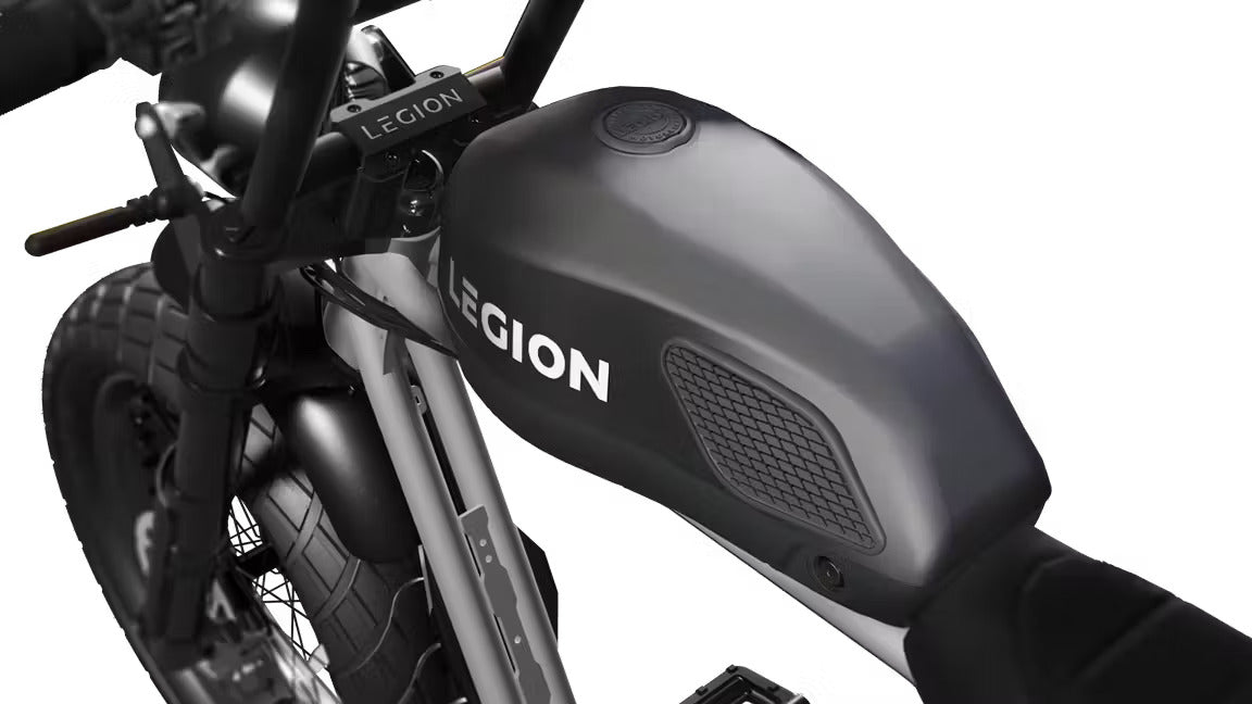 MOVE Electric Scooters - Cycle Board SS-1200 escrambler motorbike close-up of the body